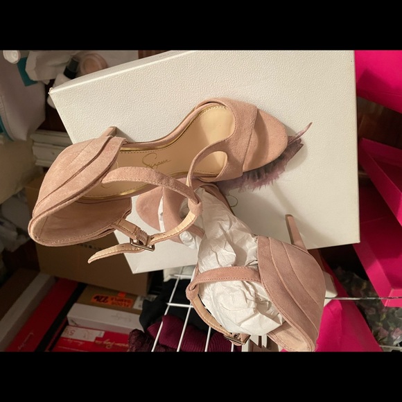 New Jessica Simpson heels in size 5 T-Strap Pump - Picture 9 of 9